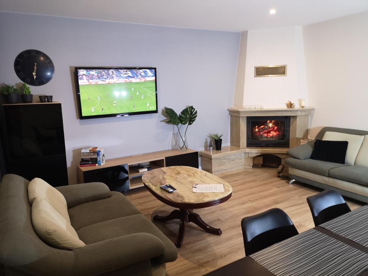 Red Rose Apartament -Parking -Taras- Faktura Vat Kielce Eksteriør bilde